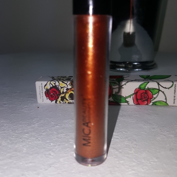 MICAbella Bronze Lip Plumper - Picture 7 of 8